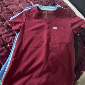 FIGS One Pocket Scrub Top in Burgundy- XS